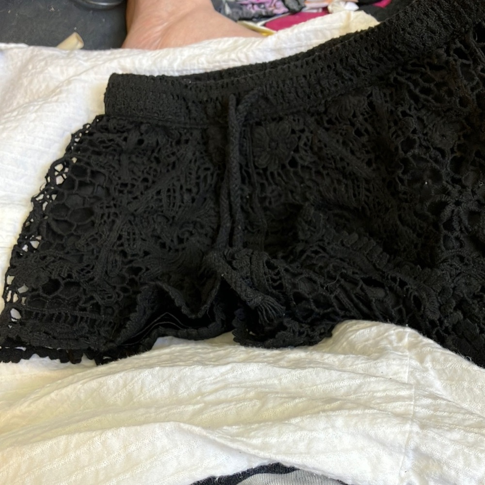 FINAL MARKDOWN Full tilt lace shorts xs